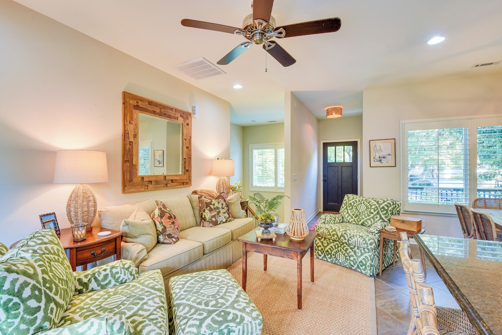 Lakefront Fun Near Clemson! Retreat w/ Pool Access