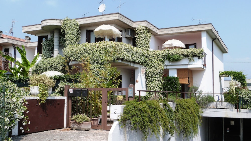 Hotel B&B Nautilus on Garda Lake - Image 1