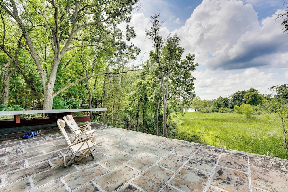 Fire Pits & Grill: Lakefront Jackson Home
