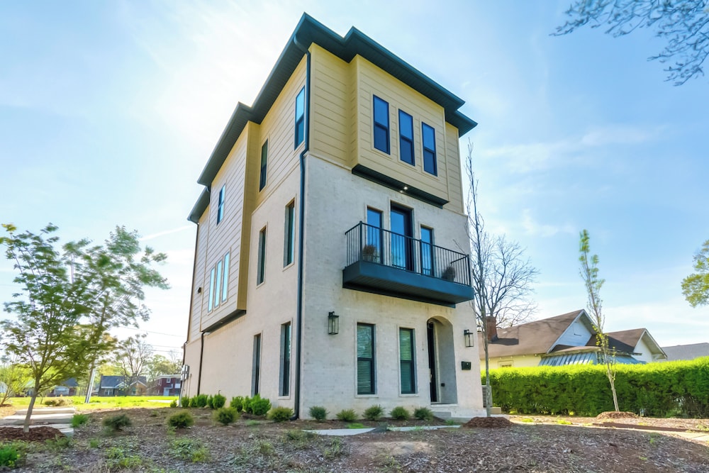 2 Mi to Little Rock River Market: Walkable Getaway