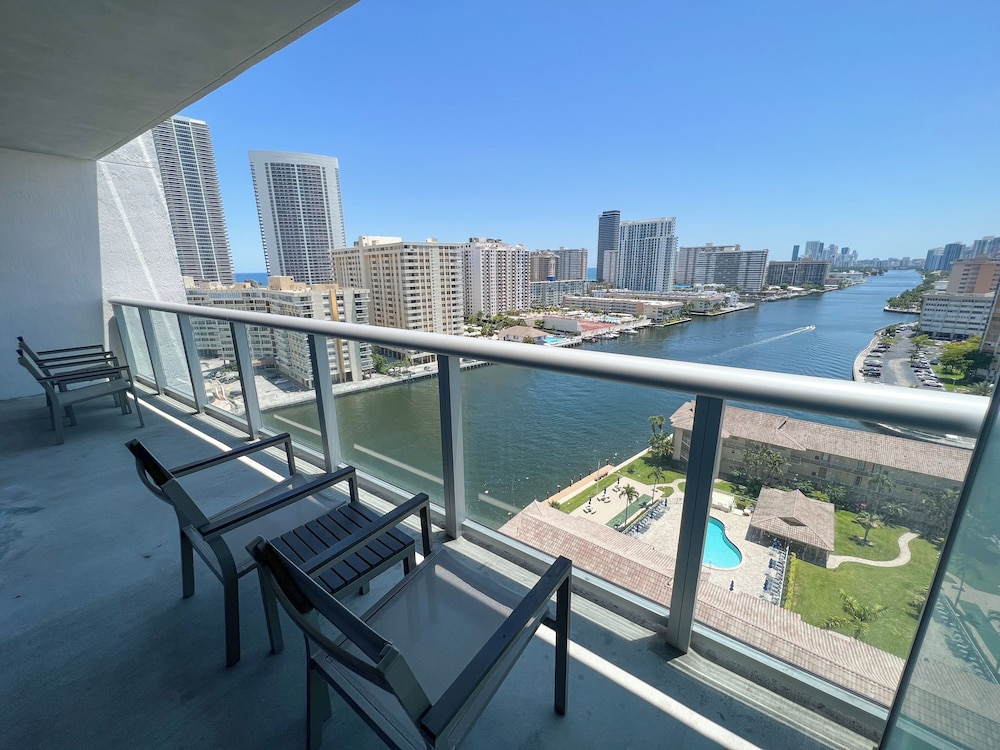 Luxury Great View 1503