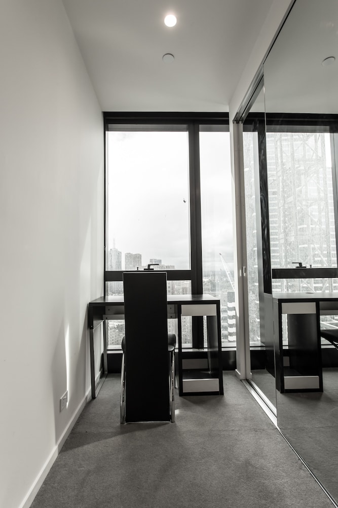 ReadySet Apartments on Southbank Boulevard