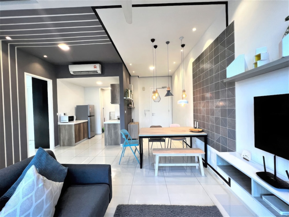 The Robertson Residences Free Gym & Pool