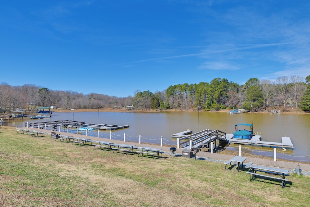 Boat & Fish: Waterfront Gem in Sherrills Ford!