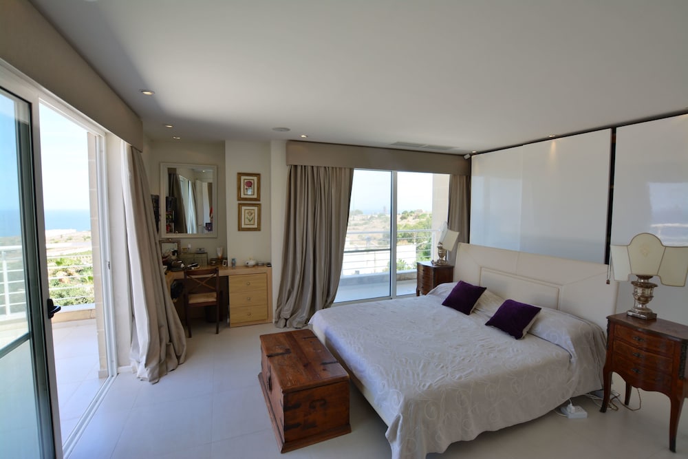 Super 3 Bedroom Villa With Amazing Ocean Views view 3