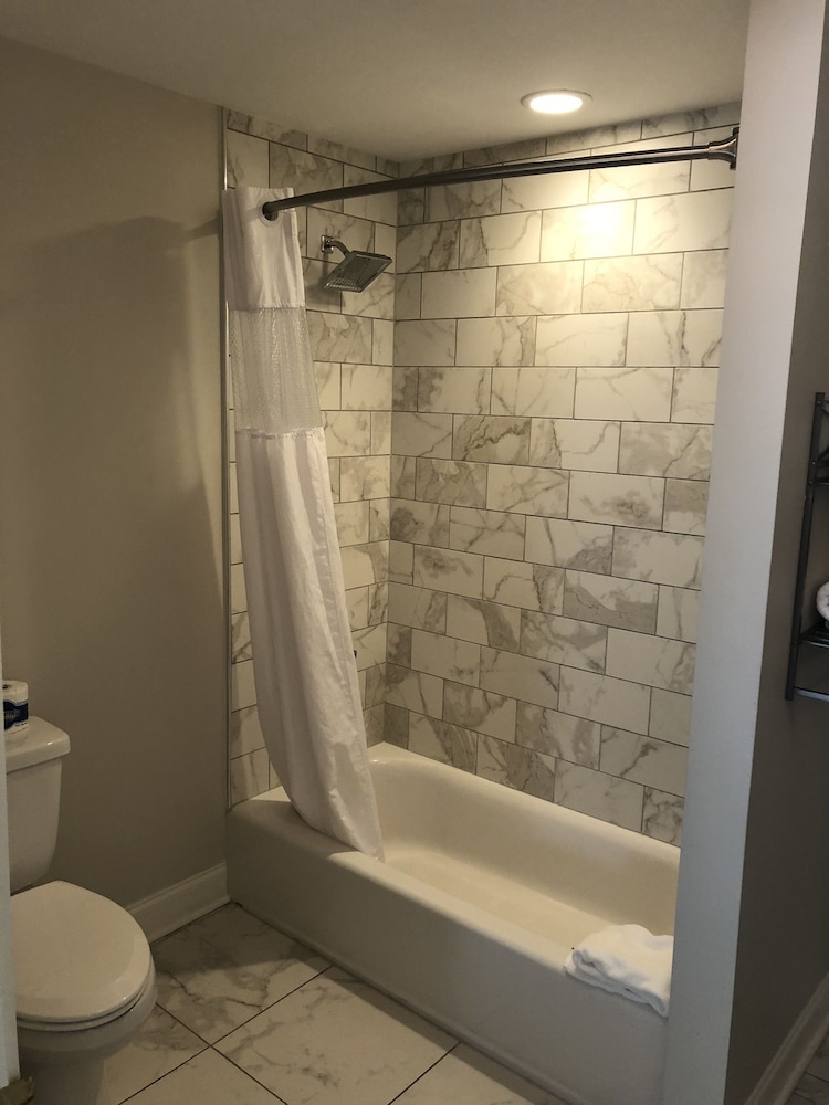Carriage House Inn