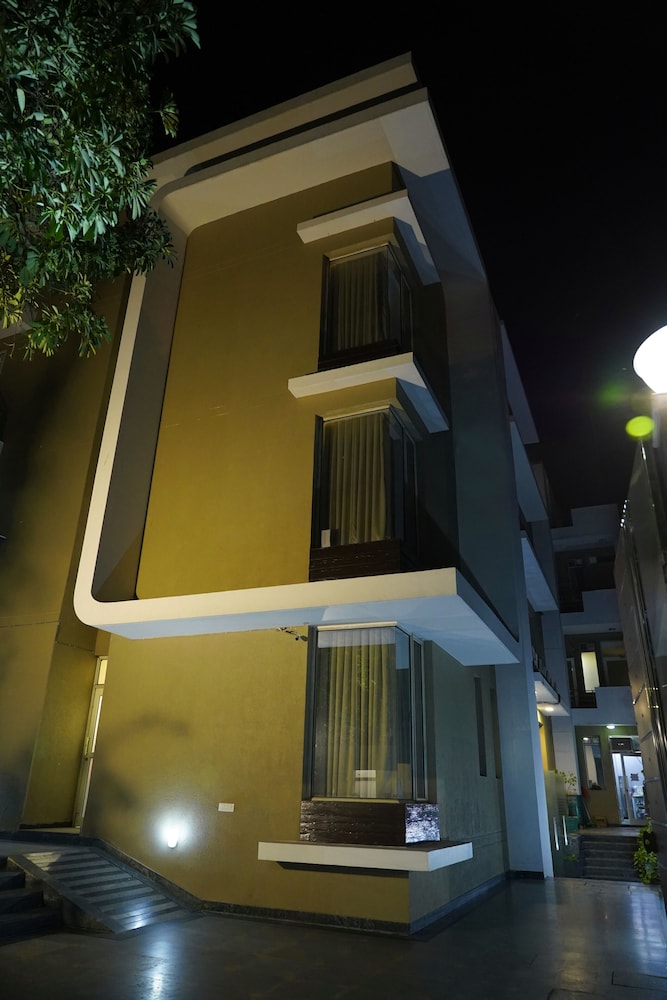 Noida Vacations - Mint Metropolitan Grand - Property Image 101