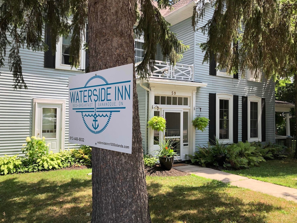 Gananoque Vacations - Waterside Inn - Property Image 11