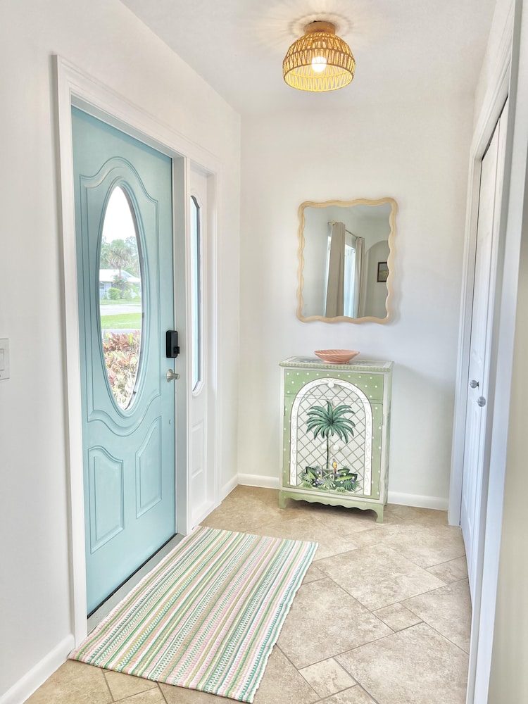 Naples Henrie Hideaway - Private Pool, Pet Friendly 12 Mins From Beach & Downtown 3 Bedroom Home