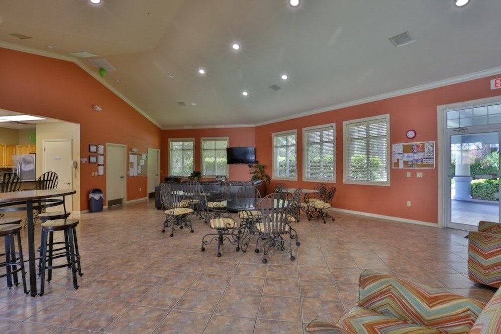 Kid Friendly Condo With Pool, Basketball, Bocce, Hot Tub, And More! 3 Bedroom Condo