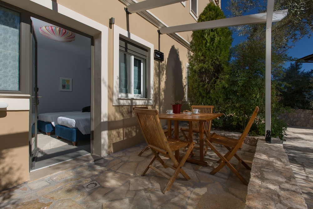 Anthemion Suites & Villas