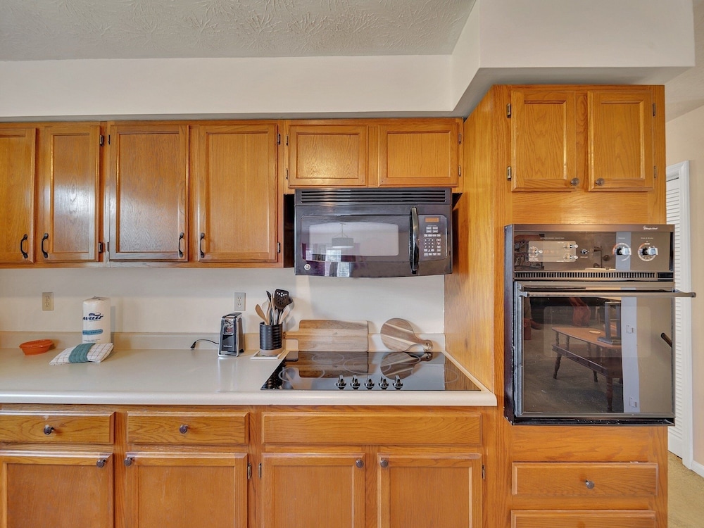 Smoky Mtn Retro 4 Bedroom Home