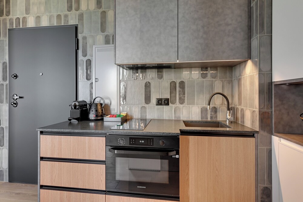 Doki Living - Foodhall & Parking by Downtown Apartments