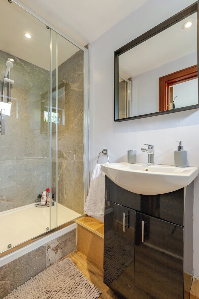 1-bed Cosy Country Retreat- Sleeps 5, Emerald Park