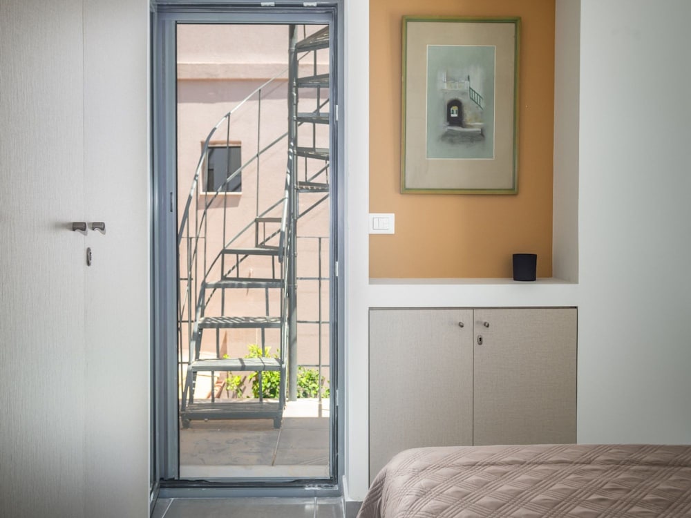 Elegant City Apartment - 250m From Solomos Square