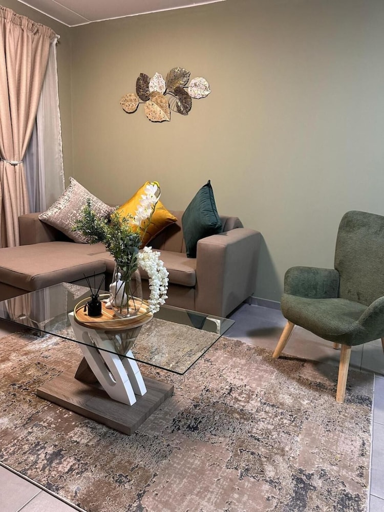 Cosy two Bedroom Apartment for Short and Long Stays Rental