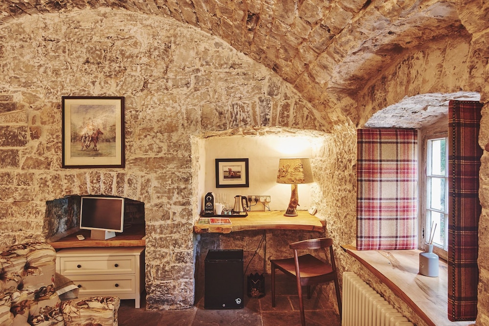 Alium Cottage Gileston Manor view 4