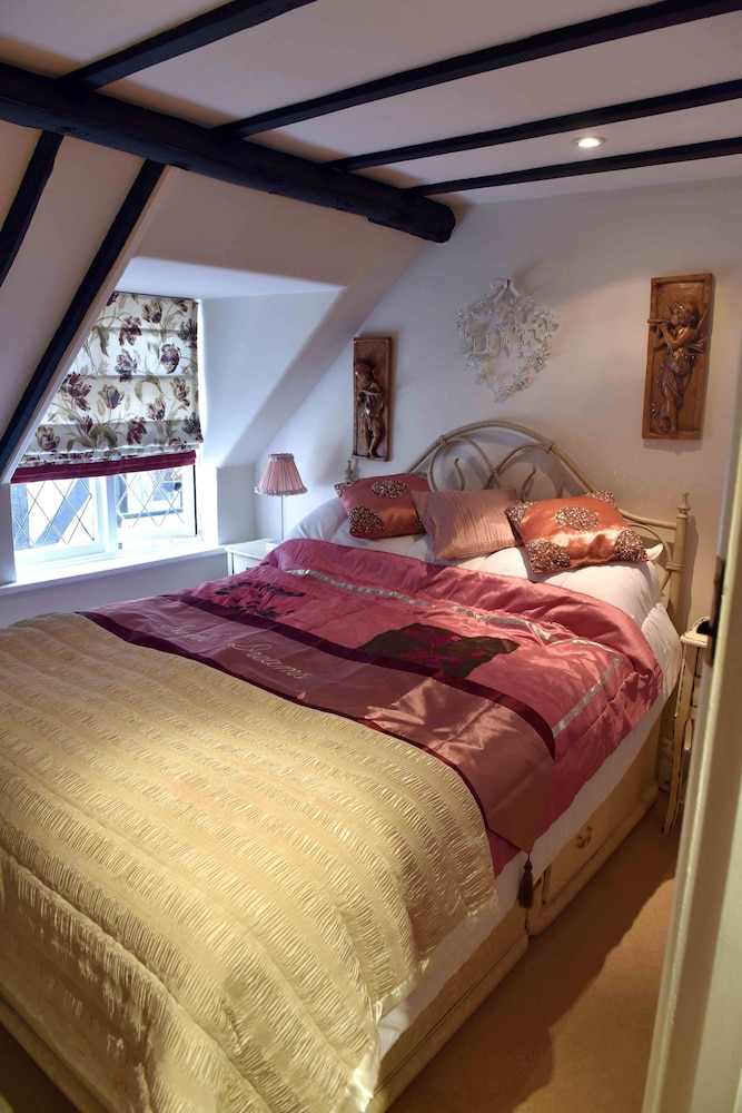 Luxury Cottage Near Windsor Castle view 5