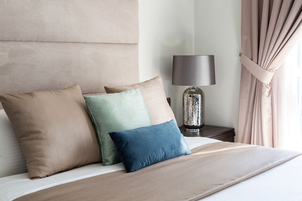 Superb & Incomparable 2BR With Study in the Heart of Downtown Dubai!