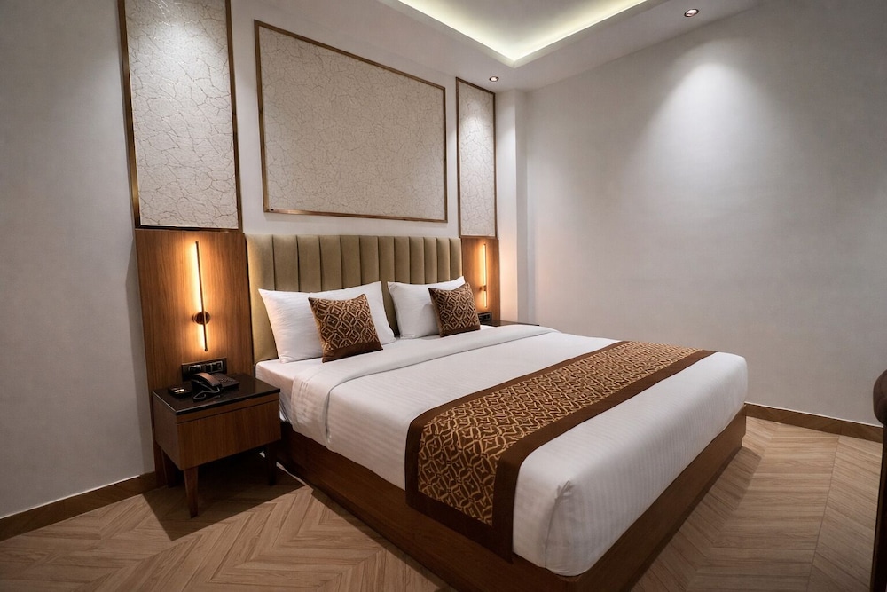 Hotel Grand Shalimar by JMD Group