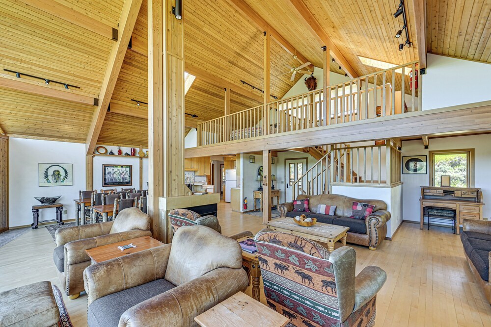 1 Mi to Dtwn Red Lodge: Mtn-view Cabin Getaway