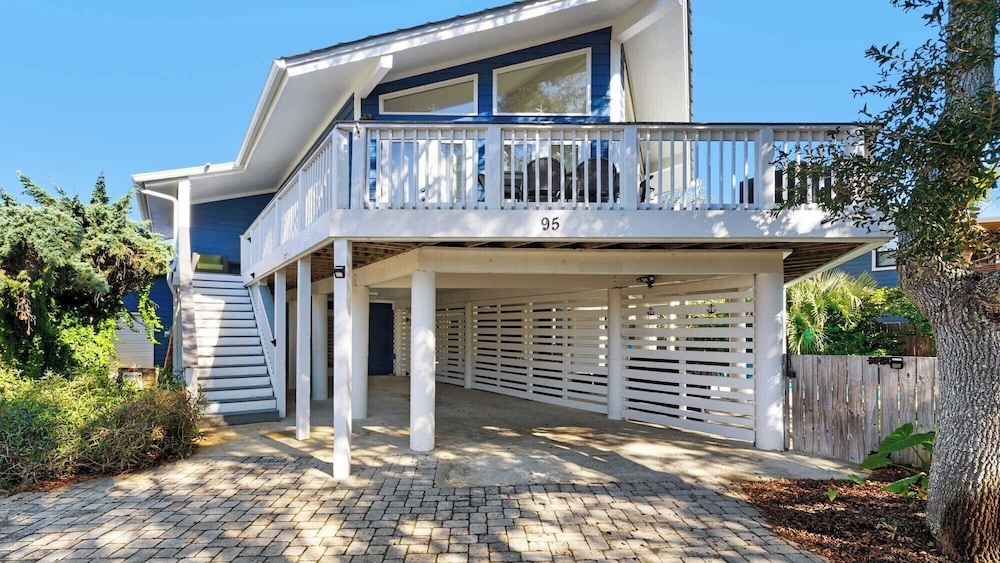 Your Ideal Beach Getaway With Private Pool, Game Room and Close to Beach!