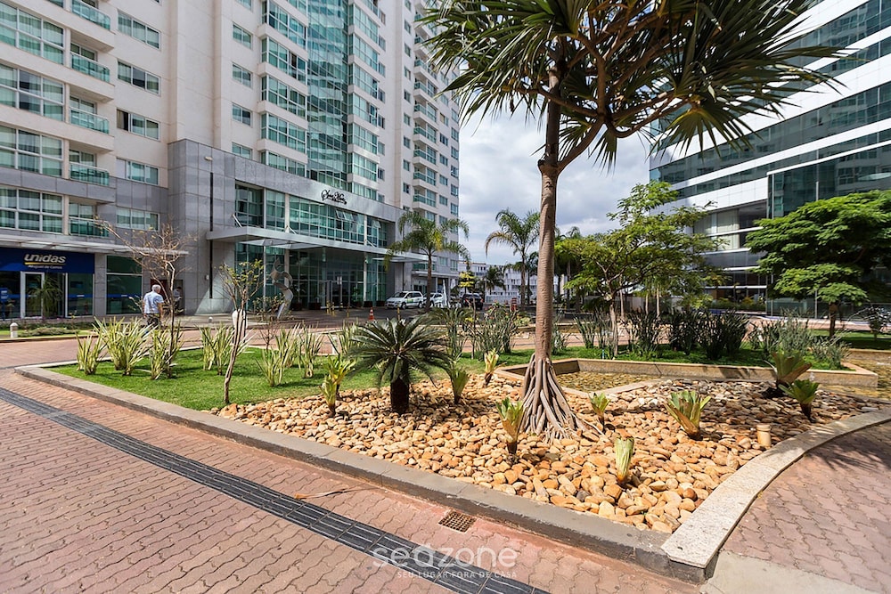 Studio em cond. c/ Academia, Asa Norte SMZ407