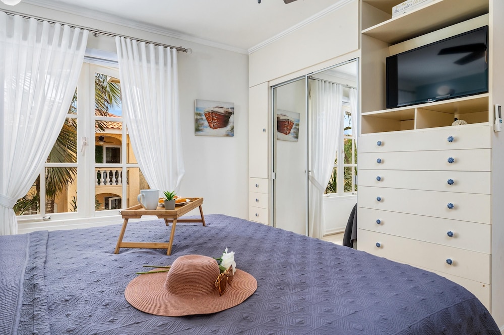 Cozy 1br1ba w Balcony Pool in Great Location