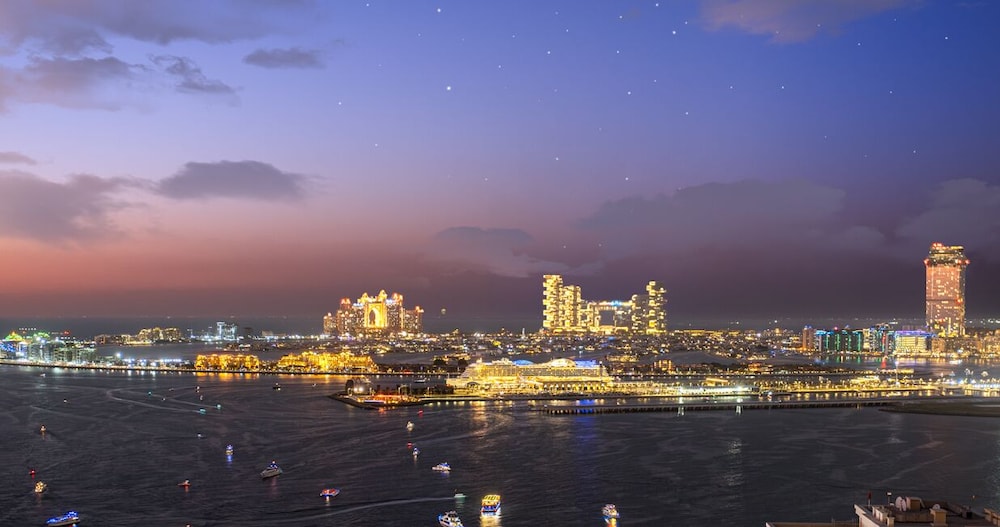 LUX The Premium Dubai Eye View Suite 2