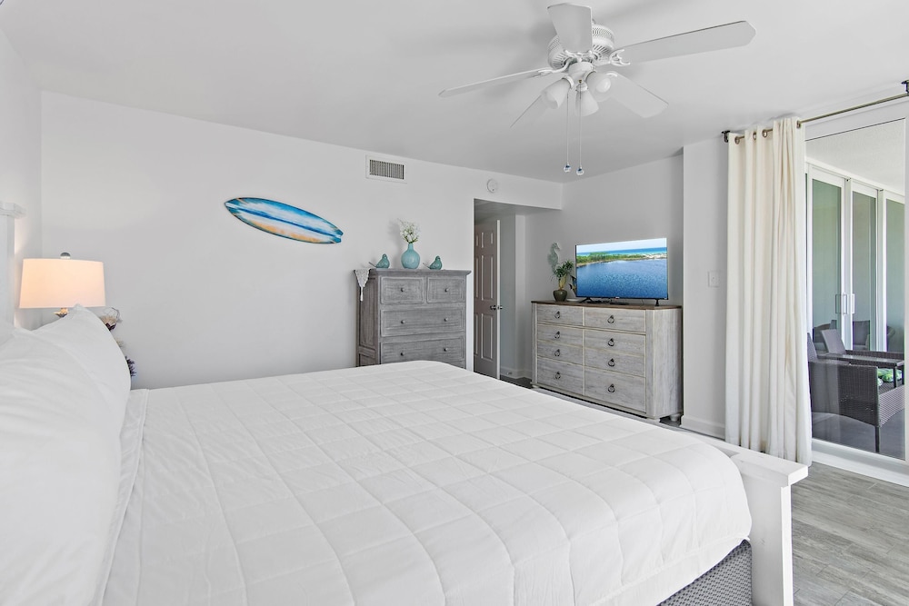 Shoreline Towers 3033