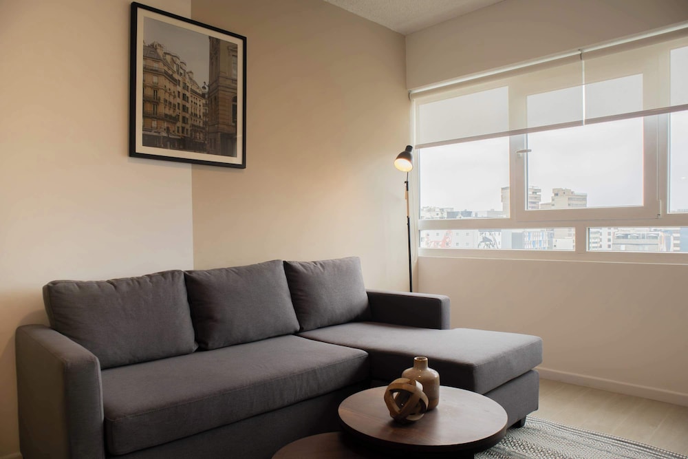 Striking 1BR in Miraflores