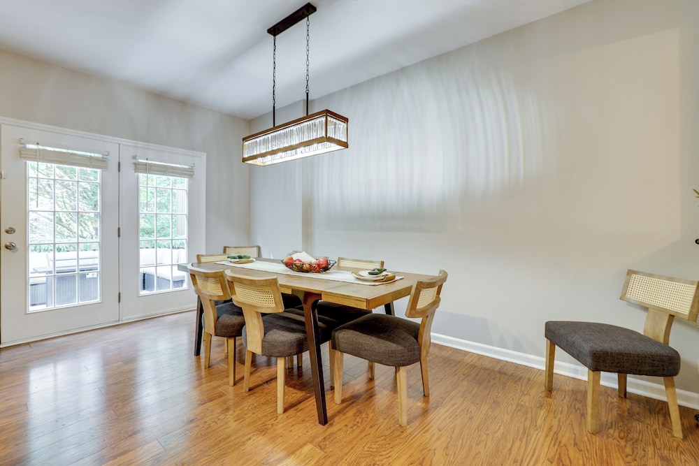 Playroom & Home Office: Family Retreat in Mauldin!