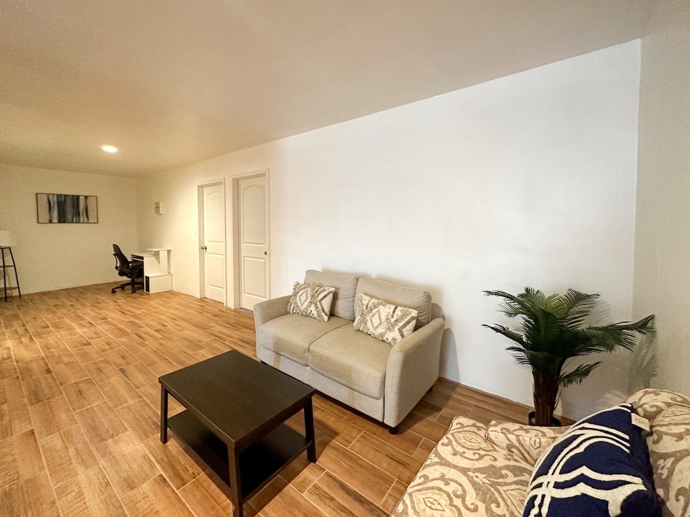 Spacious 3BR House Near Iconic Sandy Beach