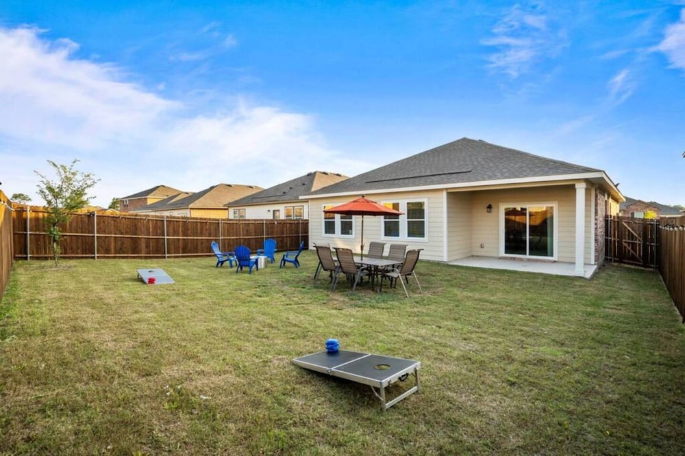 One Level Home Foosball Firepit Quiet Neighborhood