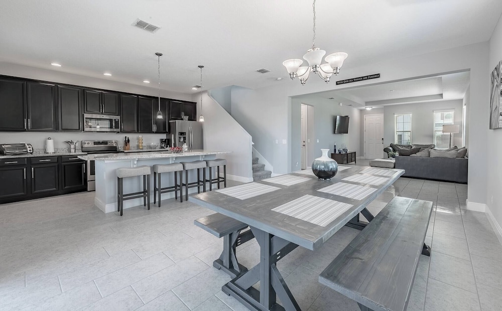 Home Near Disney Area-sleeps 14 Guest