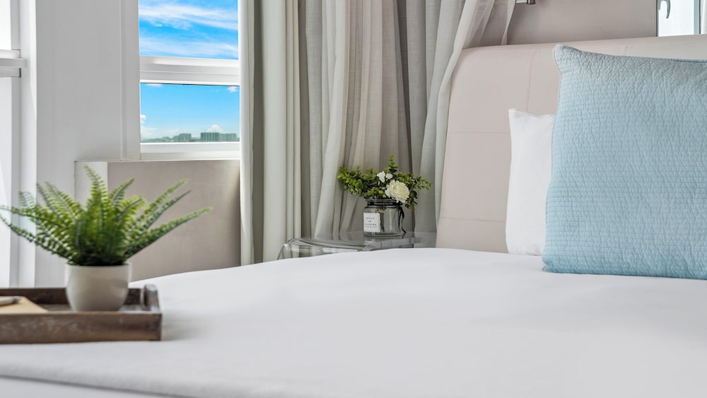 Luxury Vacation Rentals at The Setai by LRMB