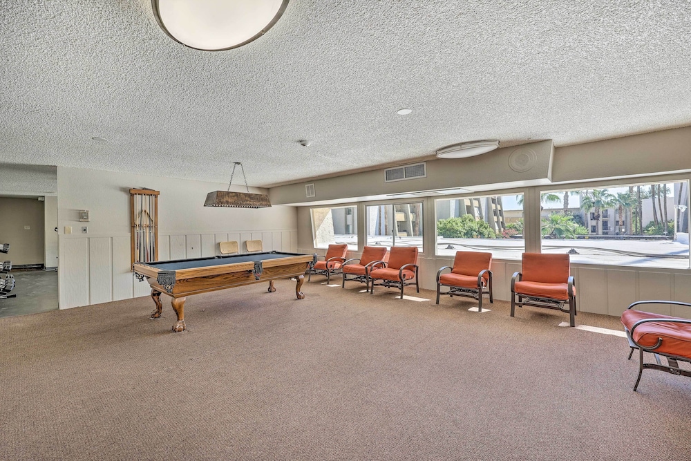 < 1 Mi to Old Town: Scottsdale Condo w/ Balcony