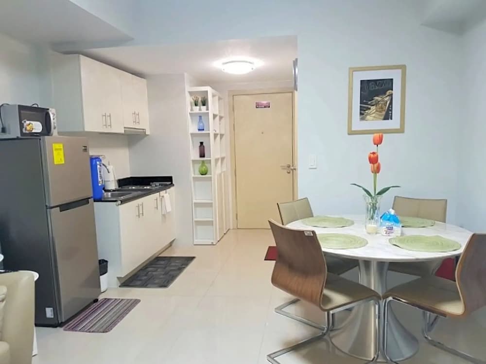 Apex At Jazz Makati - 41m2 Corner Apartment With Private Balcony City View