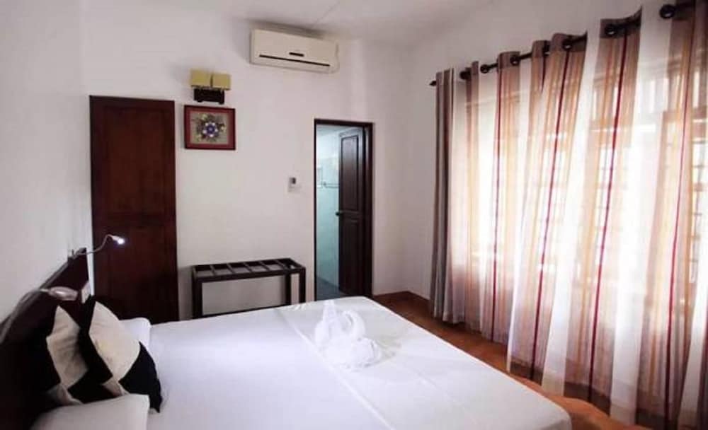 Waves Guest House & Turtle Restaurant