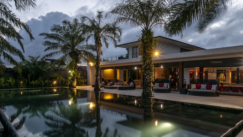 SuperNova Private Boutique Retreat Villa