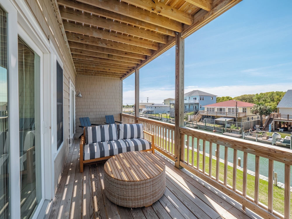 Queens Grant by Topsail Realty