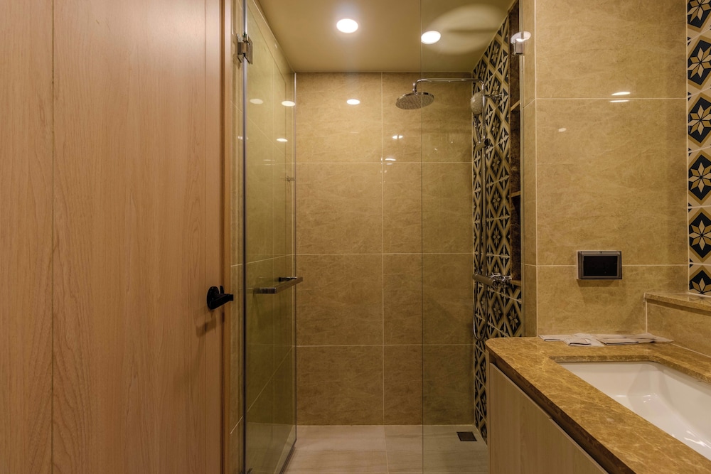 Prime Location 1BR Near Beach Club C240