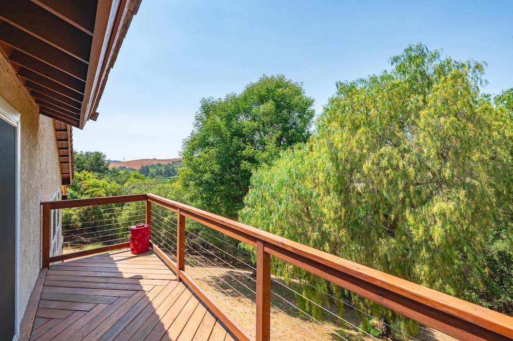Mountain View Family Retreat w Game Room Scenic Decks