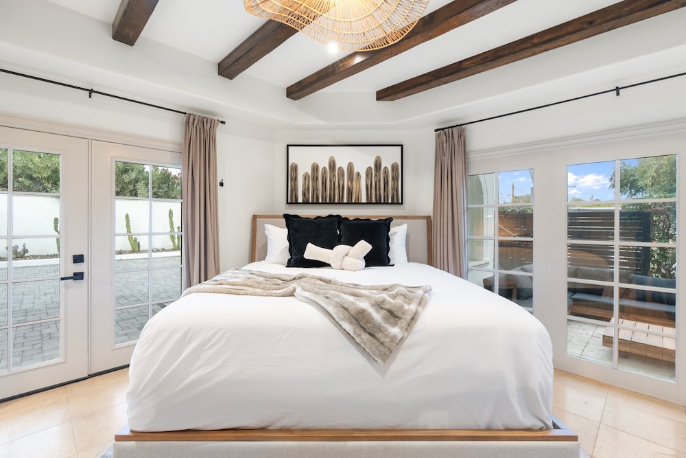 The Casa Del Sol Experience - Old Town Villa