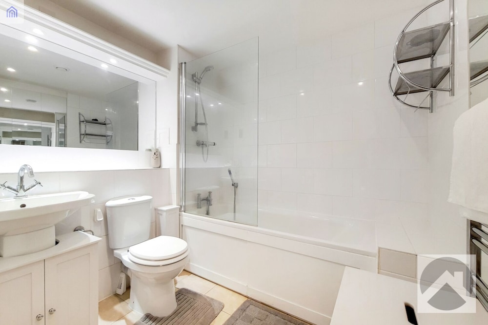 2 Bed &1 Bath Apartment in Canary Wharf