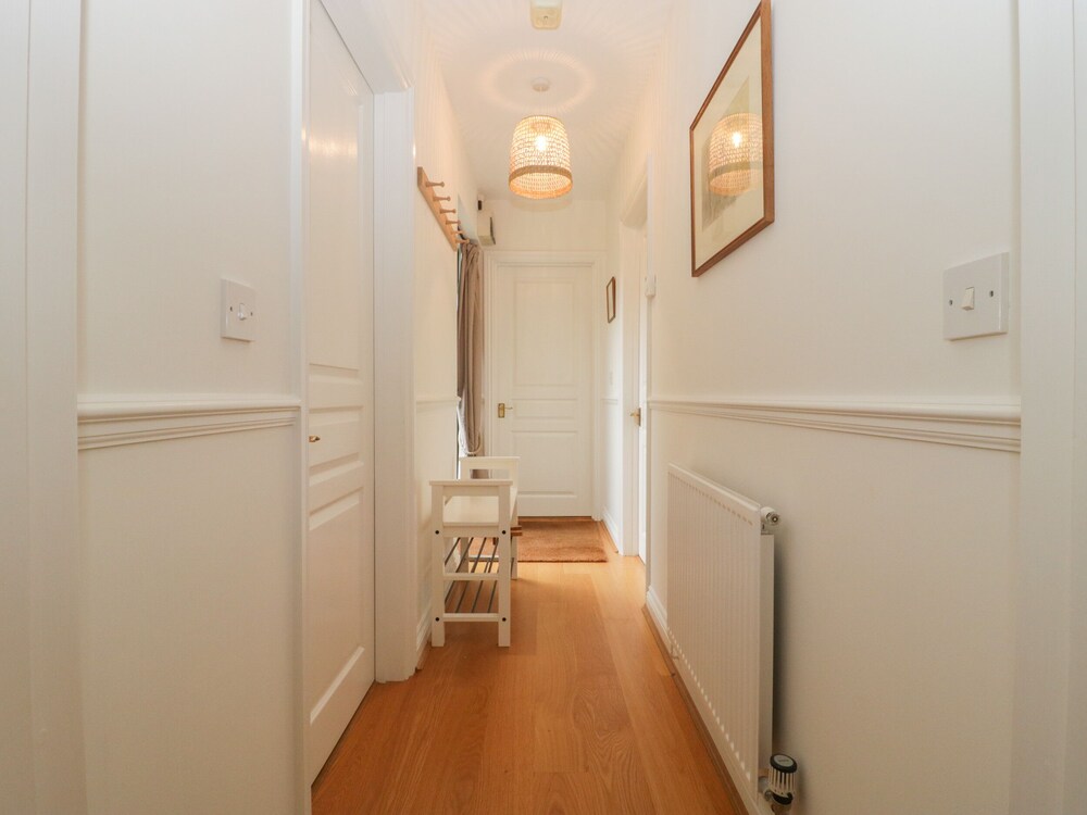 1A Erneston Crescent