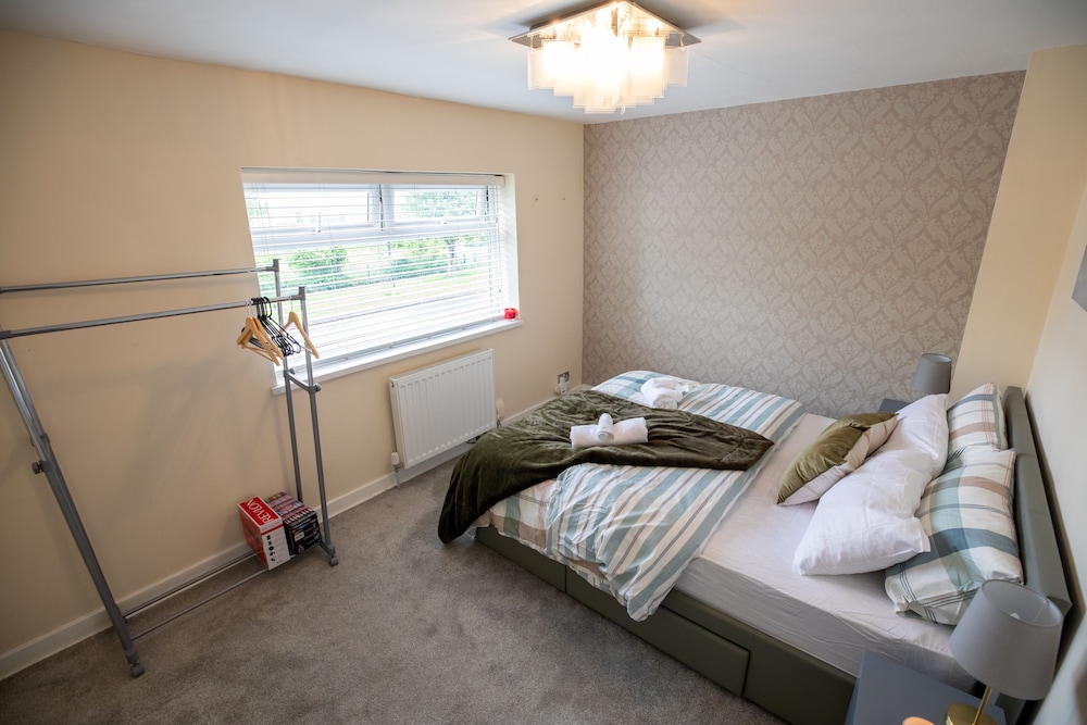 5star Serviced Homes- Free Wifi & Parking, Office view 2