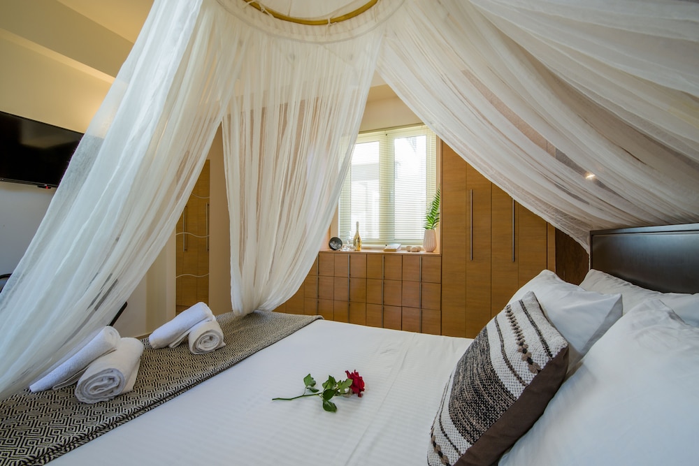 Artdeco Luxury Suites view 3