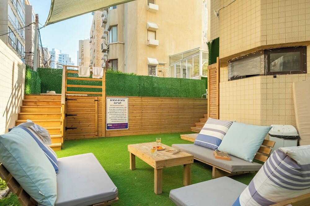 Netanya Beach Pool Studio by Sea N' Rent
