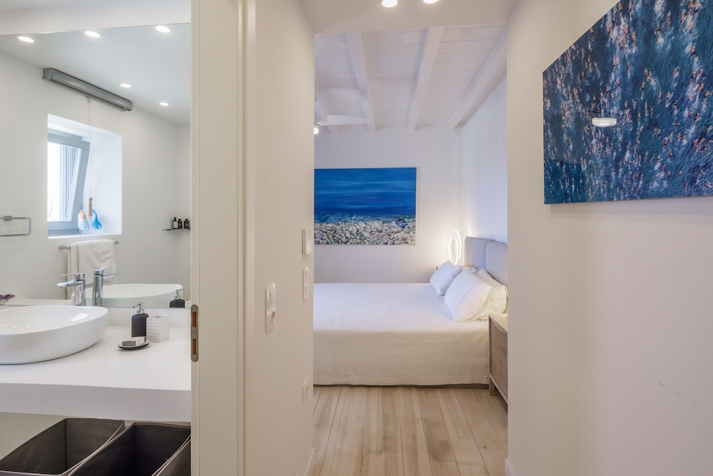 The Gallery Home - Elegant Villa In Antiparos photo 3